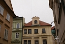 Vrtulník nad domem Husova 10