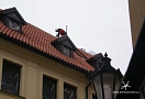 Otvor ve střeše, kterým byl zasunut na půdu vyvíječ par. 