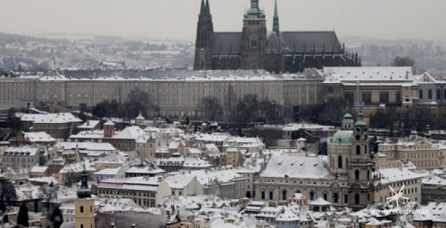 Vzduchotechnika na Malou Stranu vrtulníkem